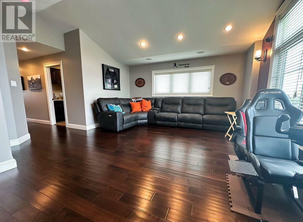 WAINWRIGHT, Alberta, T9W 0A6, CA, 4 Bedrooms Bedrooms, ,5 BathroomsBathrooms,Residential,For Sale,1838525