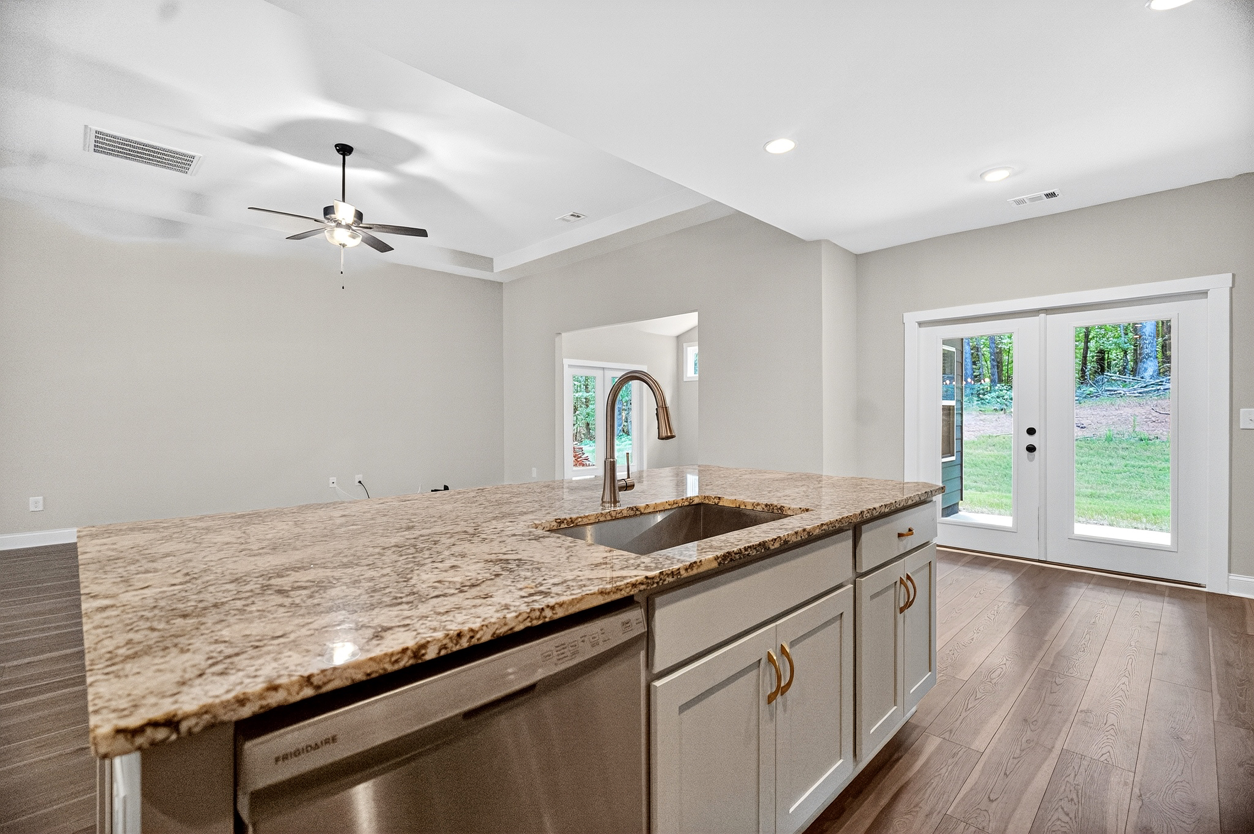 Moreland, Georgia, 30259, United States, 4 Bedrooms Bedrooms, ,3 BathroomsBathrooms,Residential,For Sale,1951198