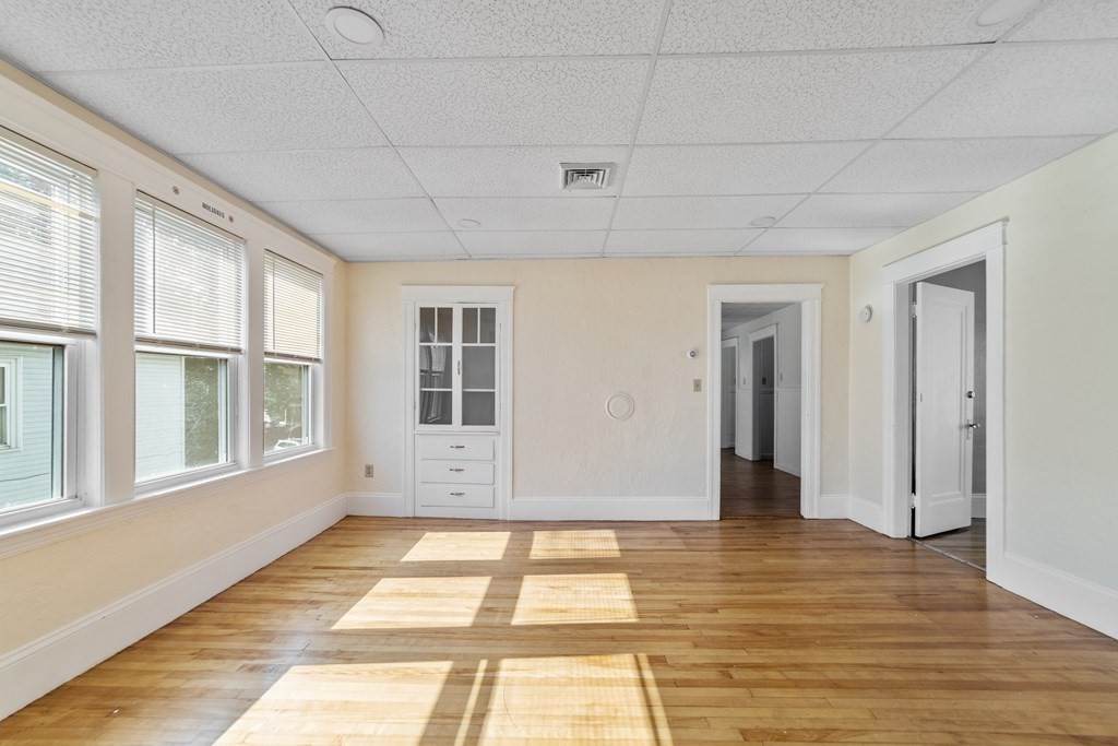 Worcester, Massachusetts, 01603-2339, United States, 9 Bedrooms Bedrooms, ,Residential,For Sale,1979601