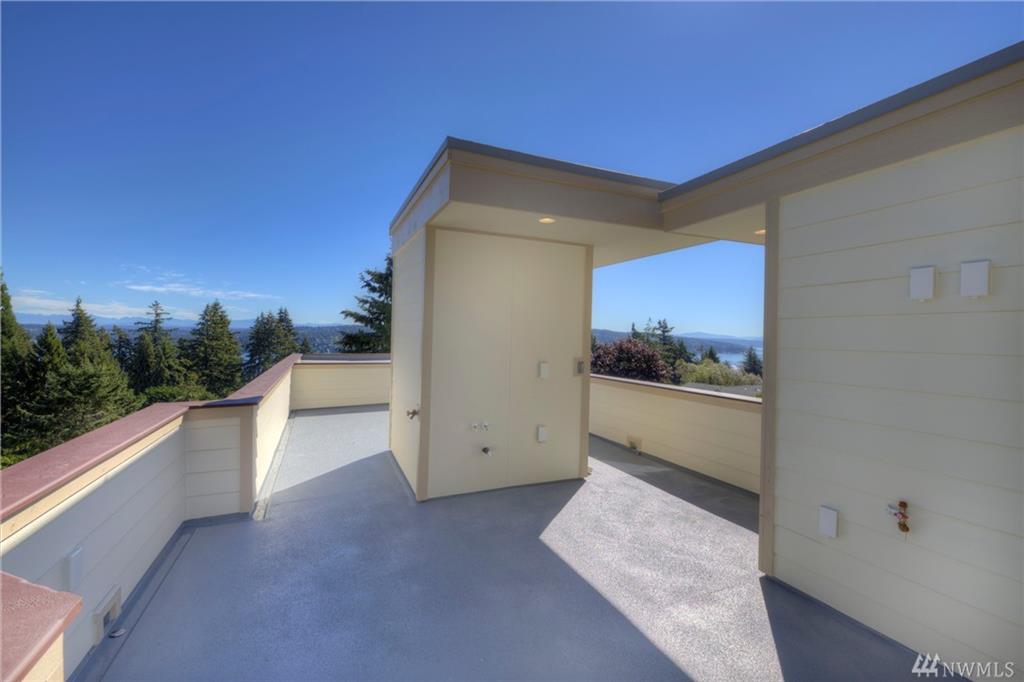 16001 36th Ave NE, Lake Forest Park, Washington, 98155, United States, 3 Bedrooms Bedrooms, ,4 BathroomsBathrooms,Residential,For Sale,16001 36th Ave NE,1611051