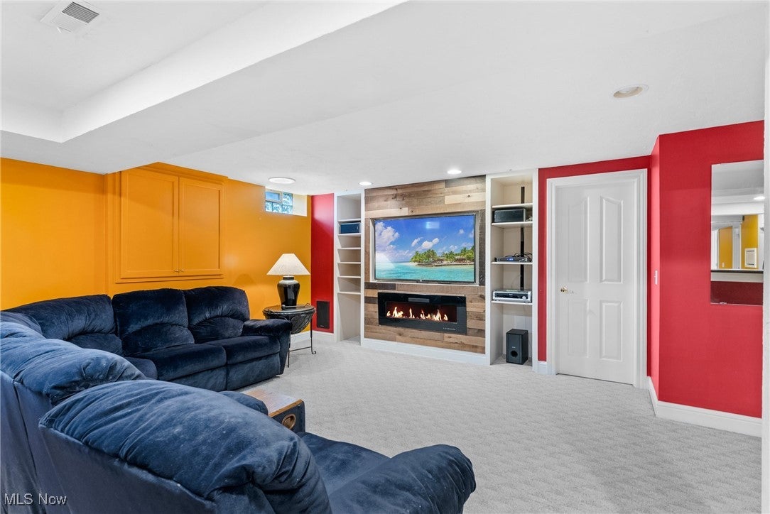 Chardon, Ohio, 44024, United States, 4 Bedrooms Bedrooms, ,5 BathroomsBathrooms,Residential,For Sale,1985731