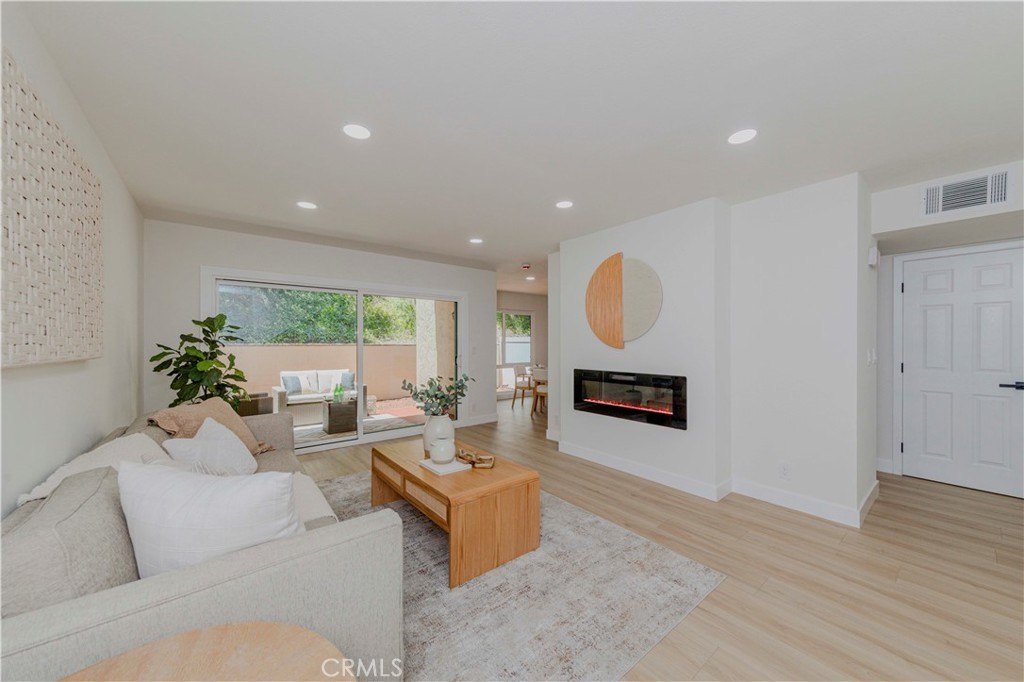 Fullerton, California, 92833, United States, 2 Bedrooms Bedrooms, ,3 BathroomsBathrooms,Residential,For Sale,1890982