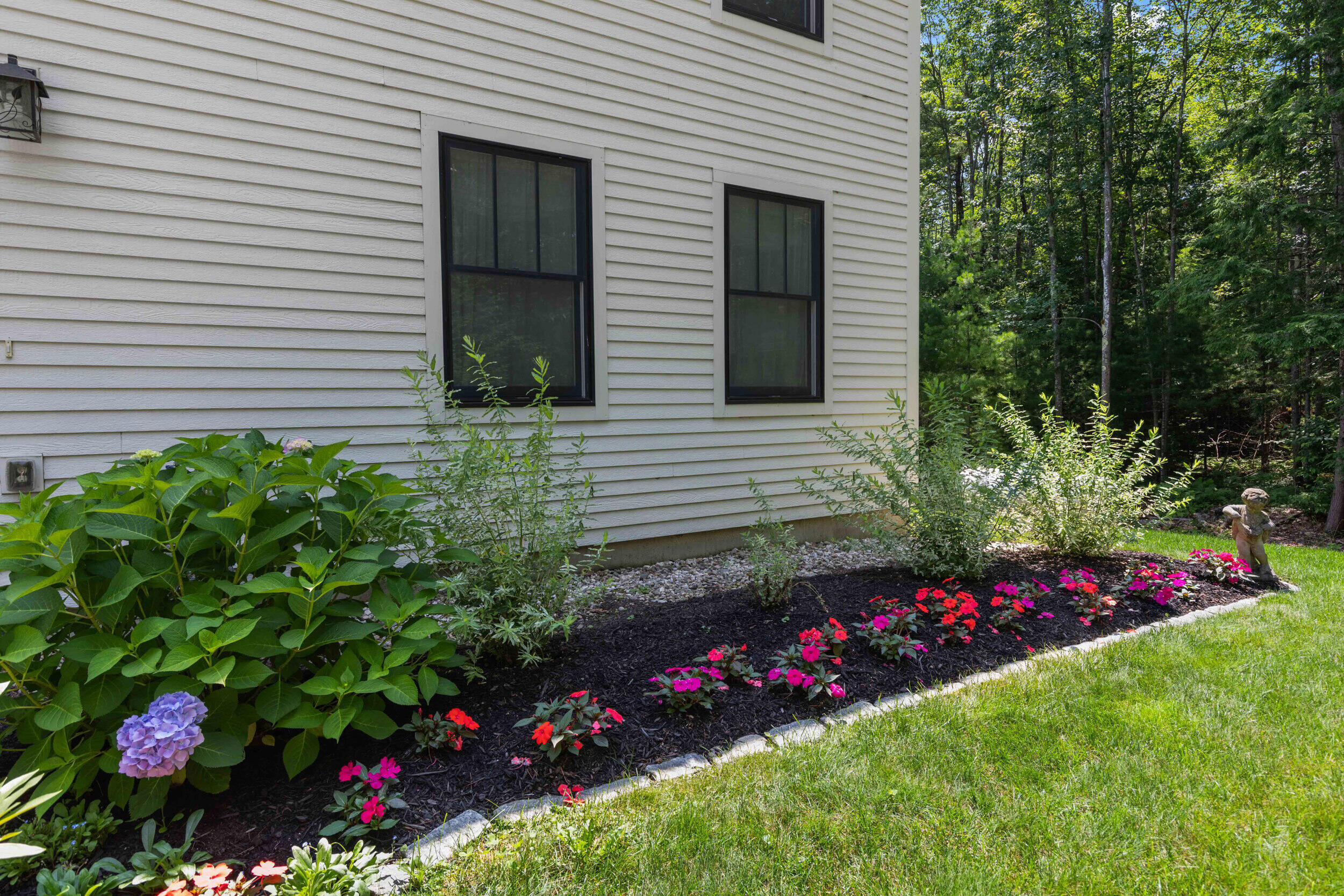 Falmouth, Maine, 04105, United States, 3 Bedrooms Bedrooms, ,3 BathroomsBathrooms,Residential,For Sale,1917362