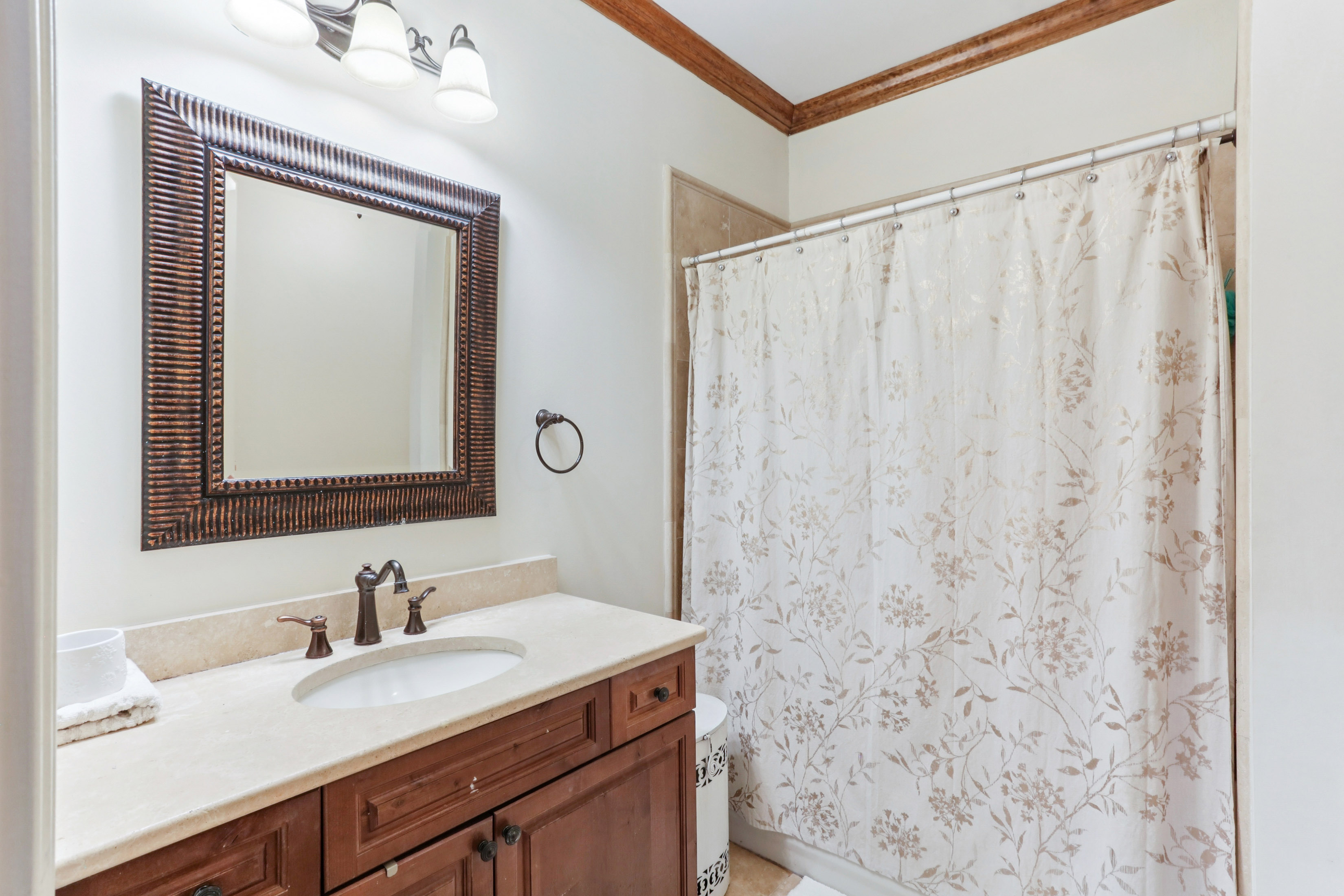  Stunning Brick Traditional in Sought-After Pine Hills - 物件實景