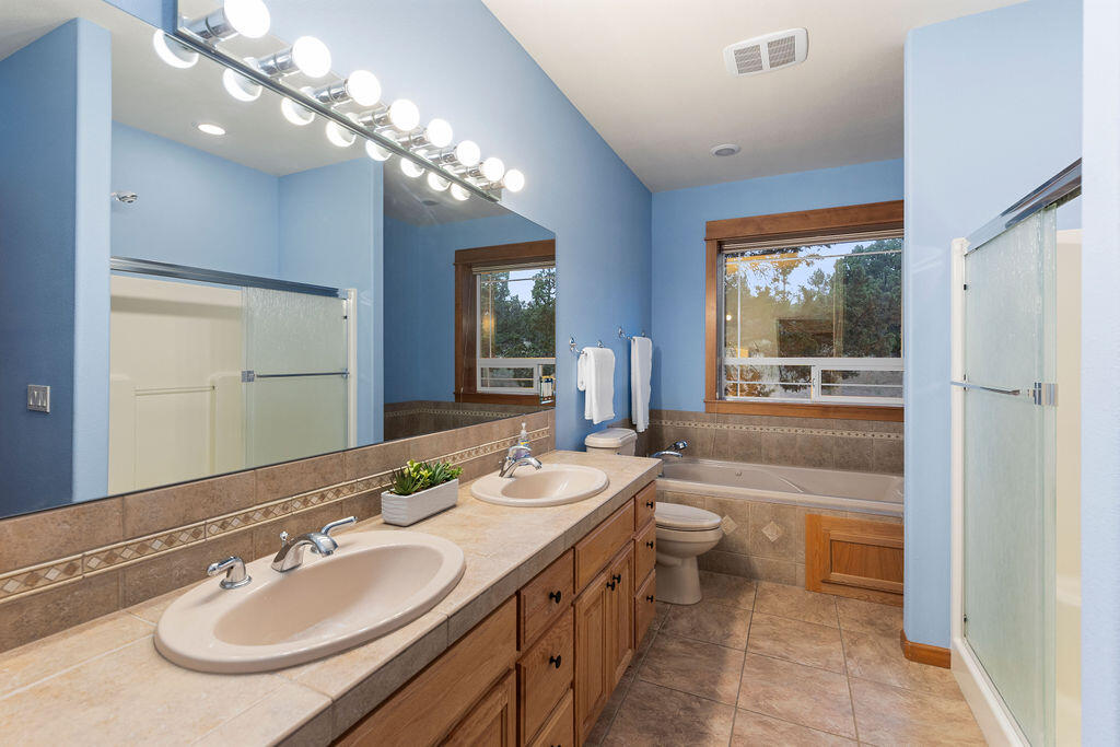 Prineville, Oregon, 97754, United States, 4 Bedrooms Bedrooms, ,3 BathroomsBathrooms,Residential,For Sale,1896038