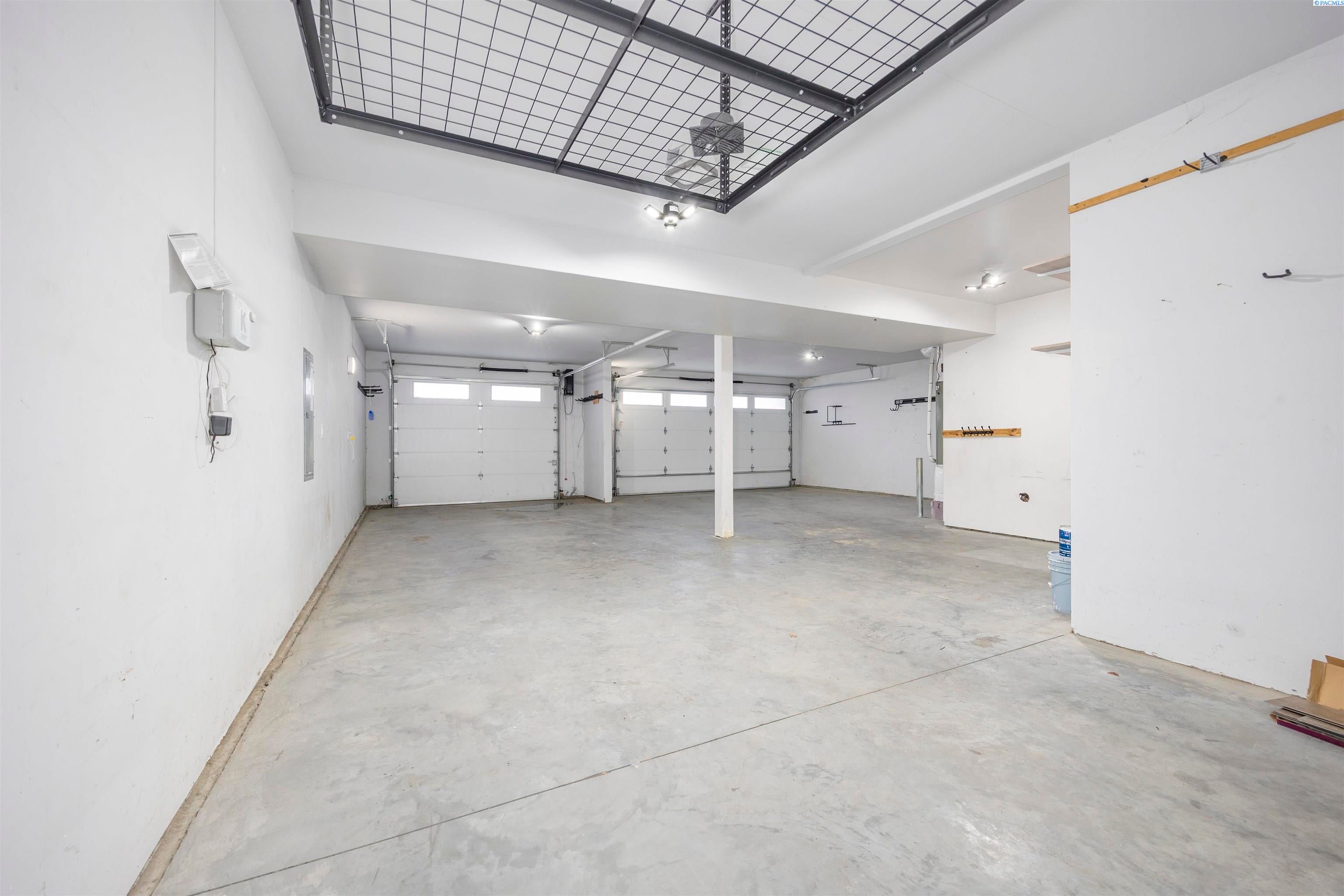 Grandview, Washington, 98930, United States, 5 Bedrooms Bedrooms, ,3 BathroomsBathrooms,Residential,For Sale,1988632