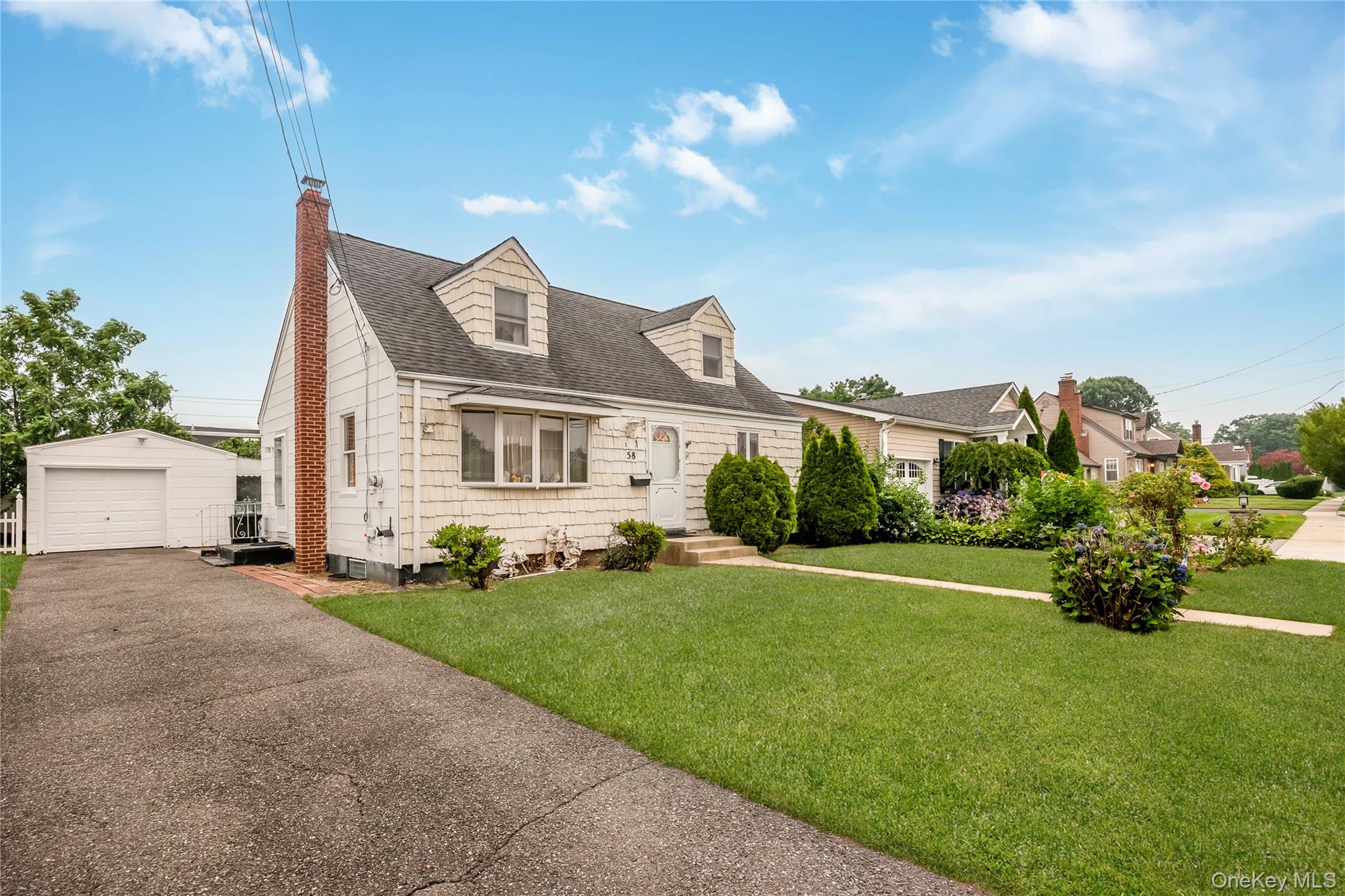 Crescent Dr, Farmingdale, NY 11735 #1
