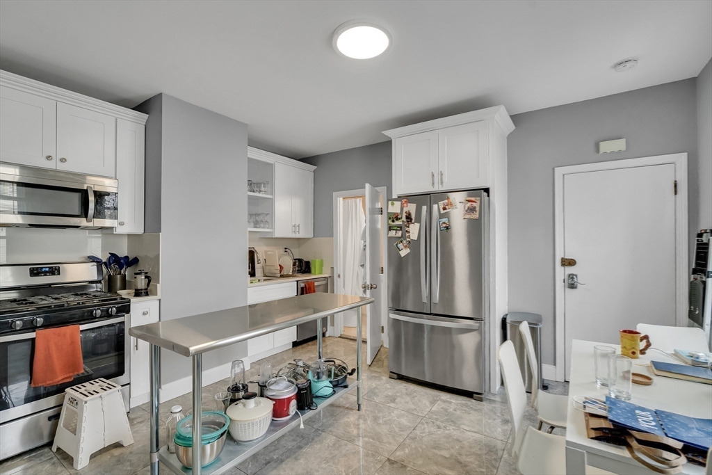 Cambridge, Massachusetts, 02141, United States, 7 Bedrooms Bedrooms, ,4 BathroomsBathrooms,Residential,For Sale,1901897