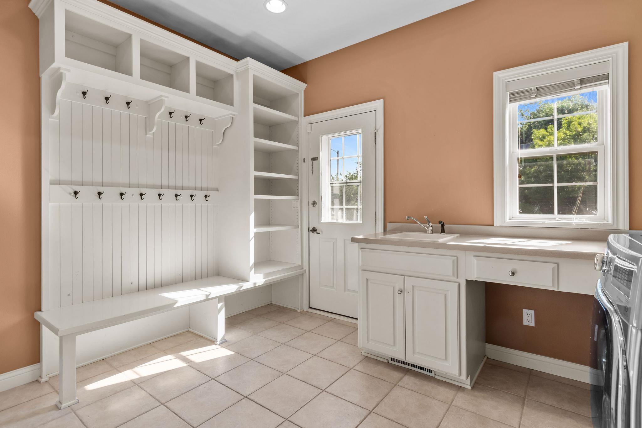 NEENAH, Wisconsin, 54956, United States, 4 Bedrooms Bedrooms, ,4 BathroomsBathrooms,Residential,For Sale,1955274