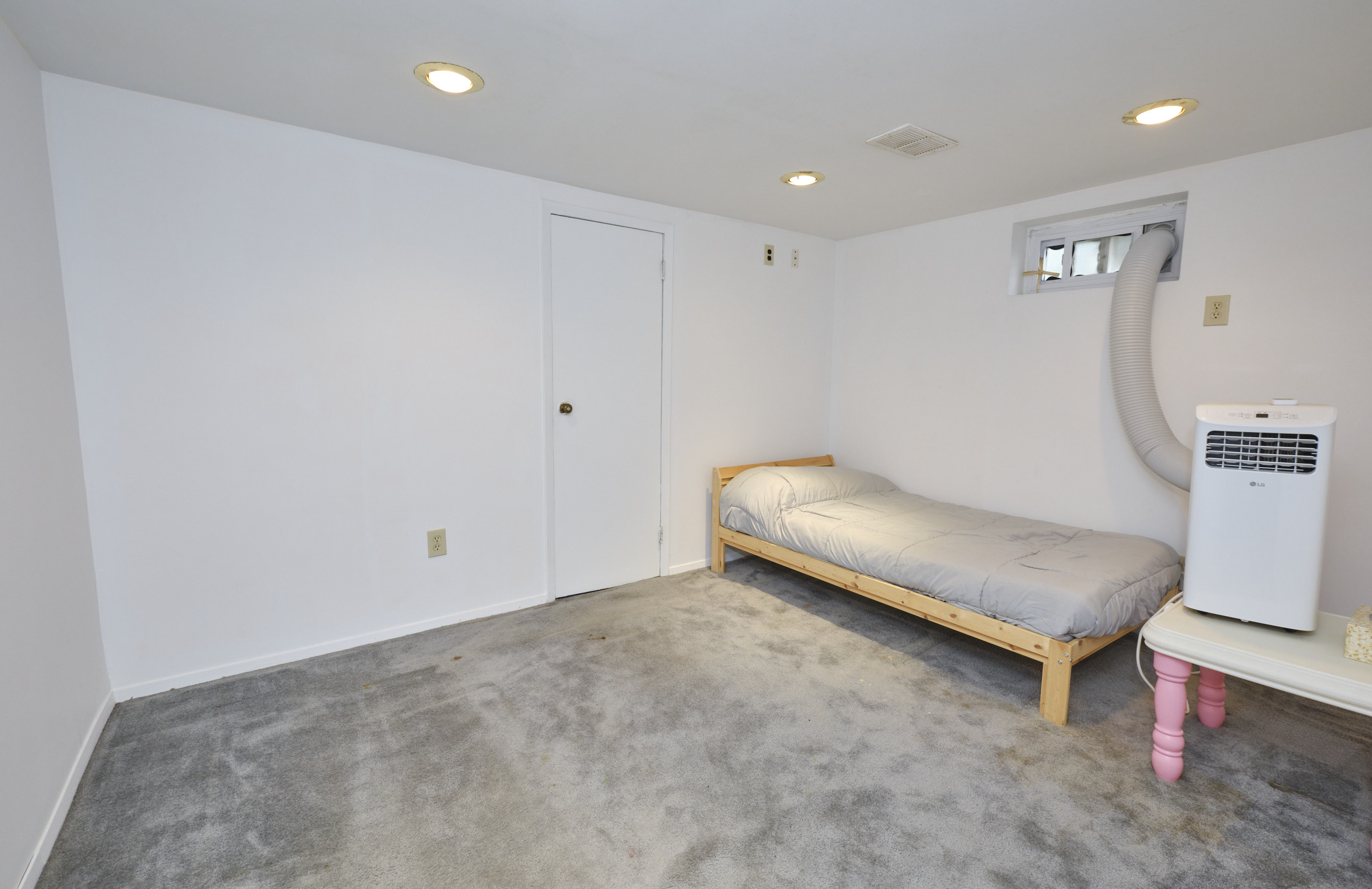 Floral Park, New York, 11001, United States, 3 Bedrooms Bedrooms, ,2 BathroomsBathrooms,Residential,For Sale,1974031