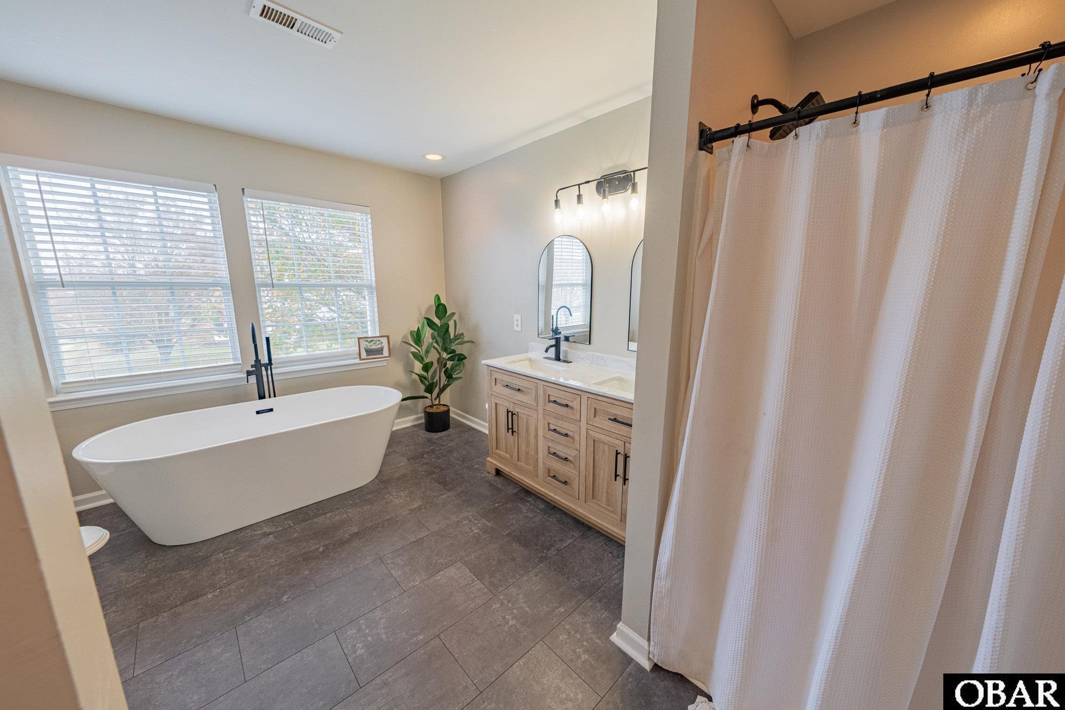 Moyock, North Carolina, 27958, United States, 6 Bedrooms Bedrooms, ,3 BathroomsBathrooms,Residential,For Sale,1997191