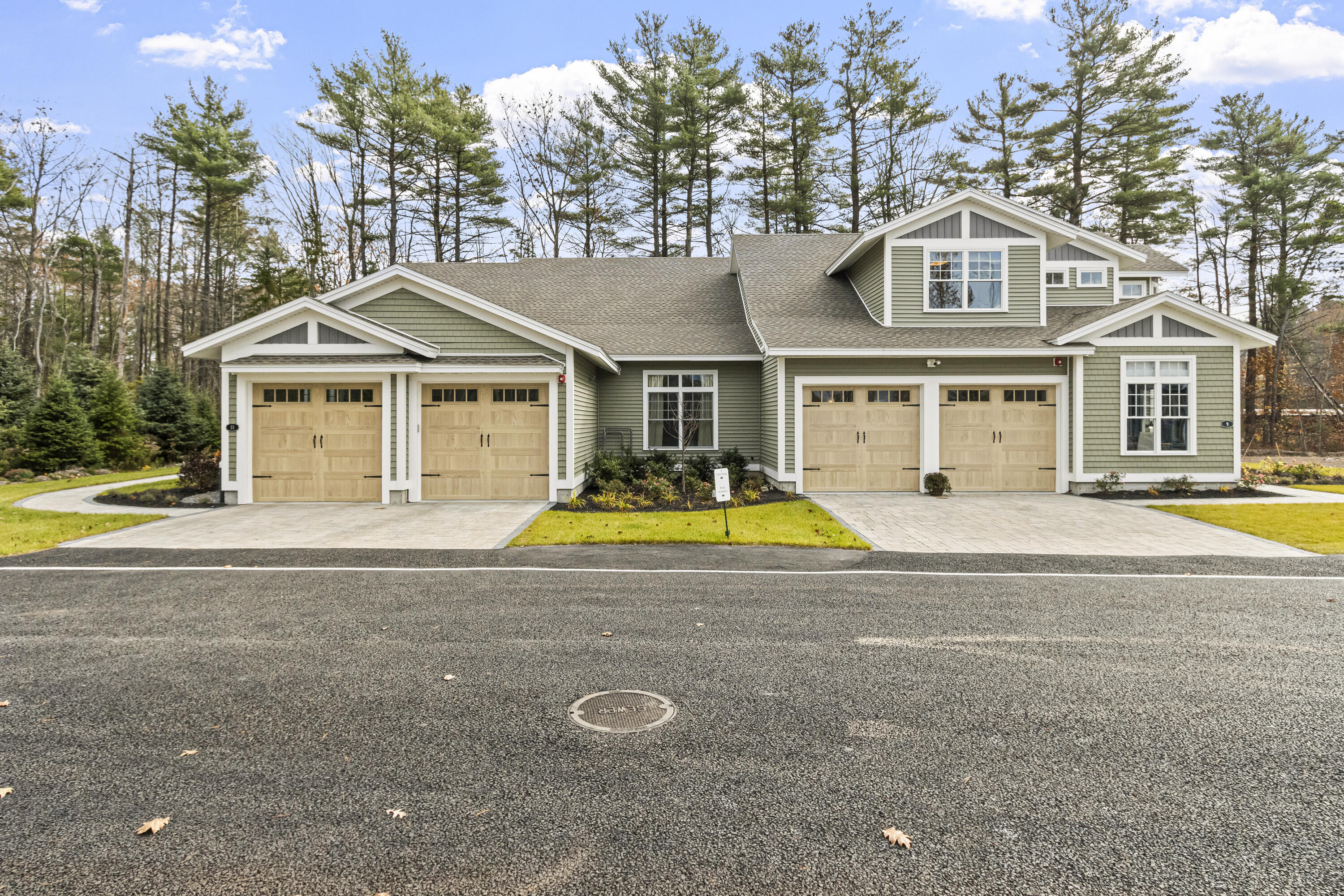 South Portland, Maine, 04106, United States, 2 Bedrooms Bedrooms, ,3 BathroomsBathrooms,Residential,For Sale,1992807