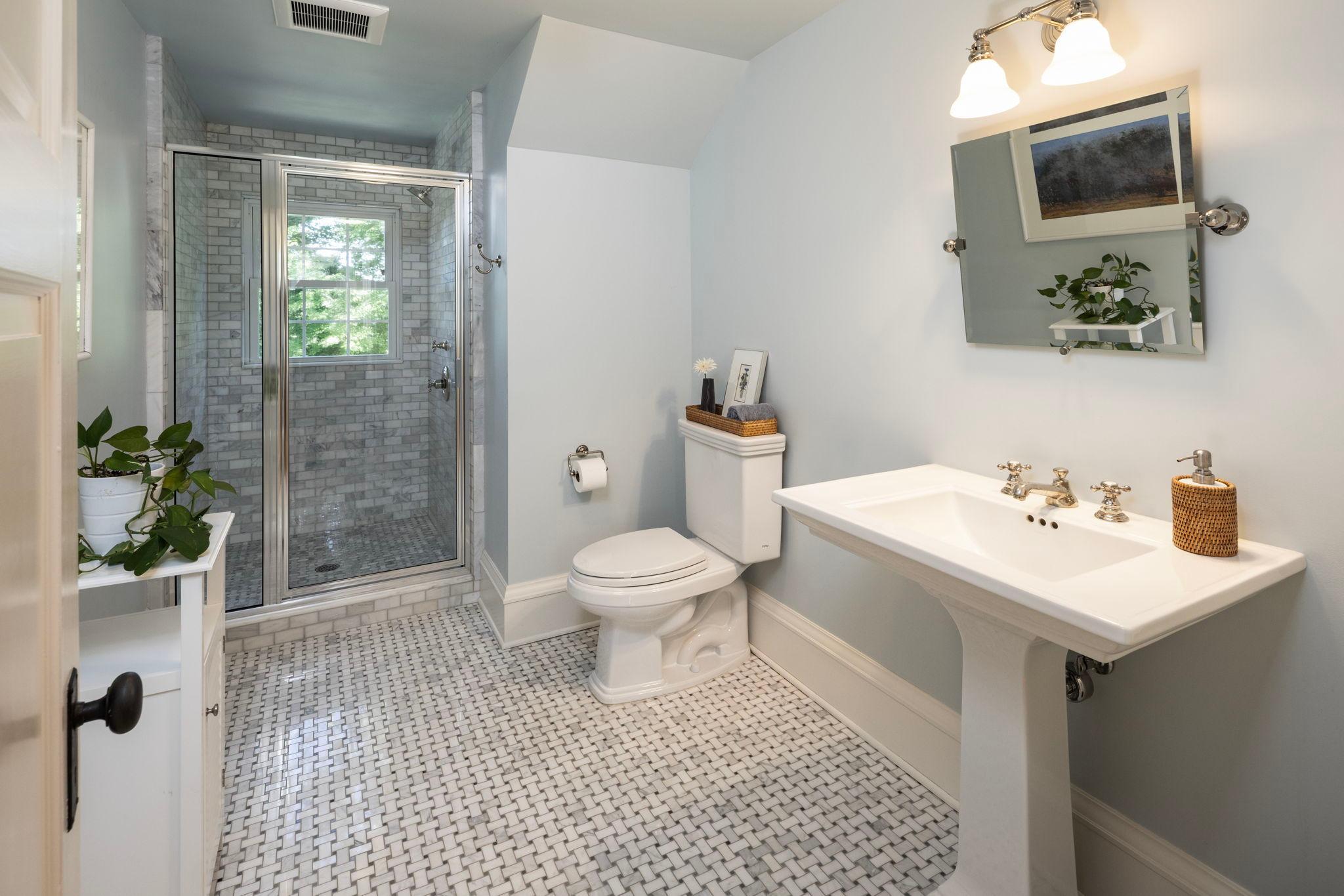 Minneapolis, Minnesota, 55405, United States, 5 Bedrooms Bedrooms, ,3 BathroomsBathrooms,Residential,For Sale,2000918