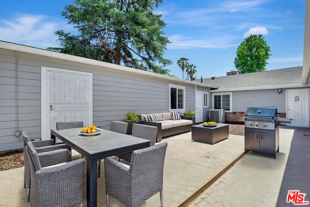 Reseda, California, 91335, United States, 10 Bedrooms Bedrooms, ,Residential,For Sale,1906500