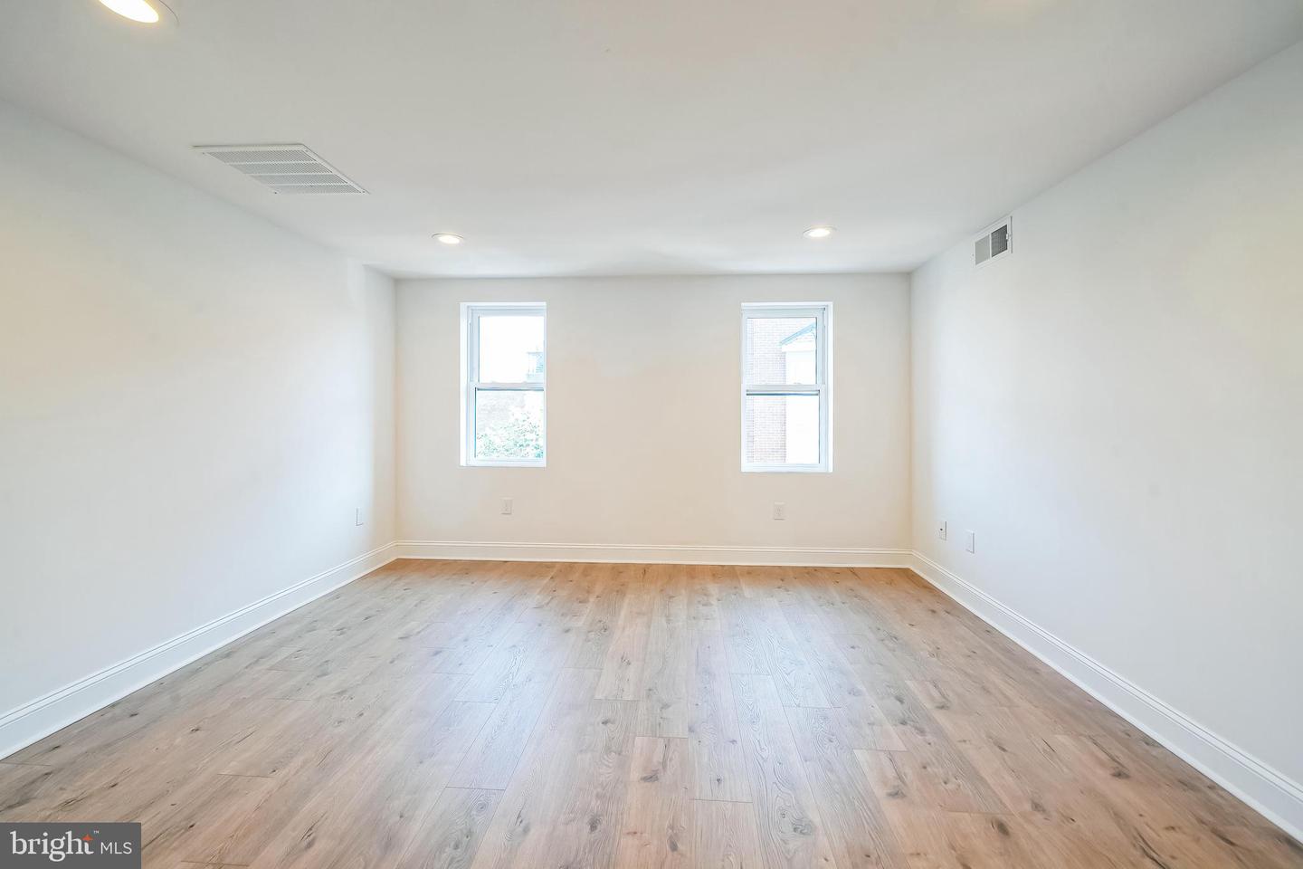 Philadelphia, Pennsylvania, 19130, United States, 4 Bedrooms Bedrooms, ,3 BathroomsBathrooms,Residential,For Sale,1949976