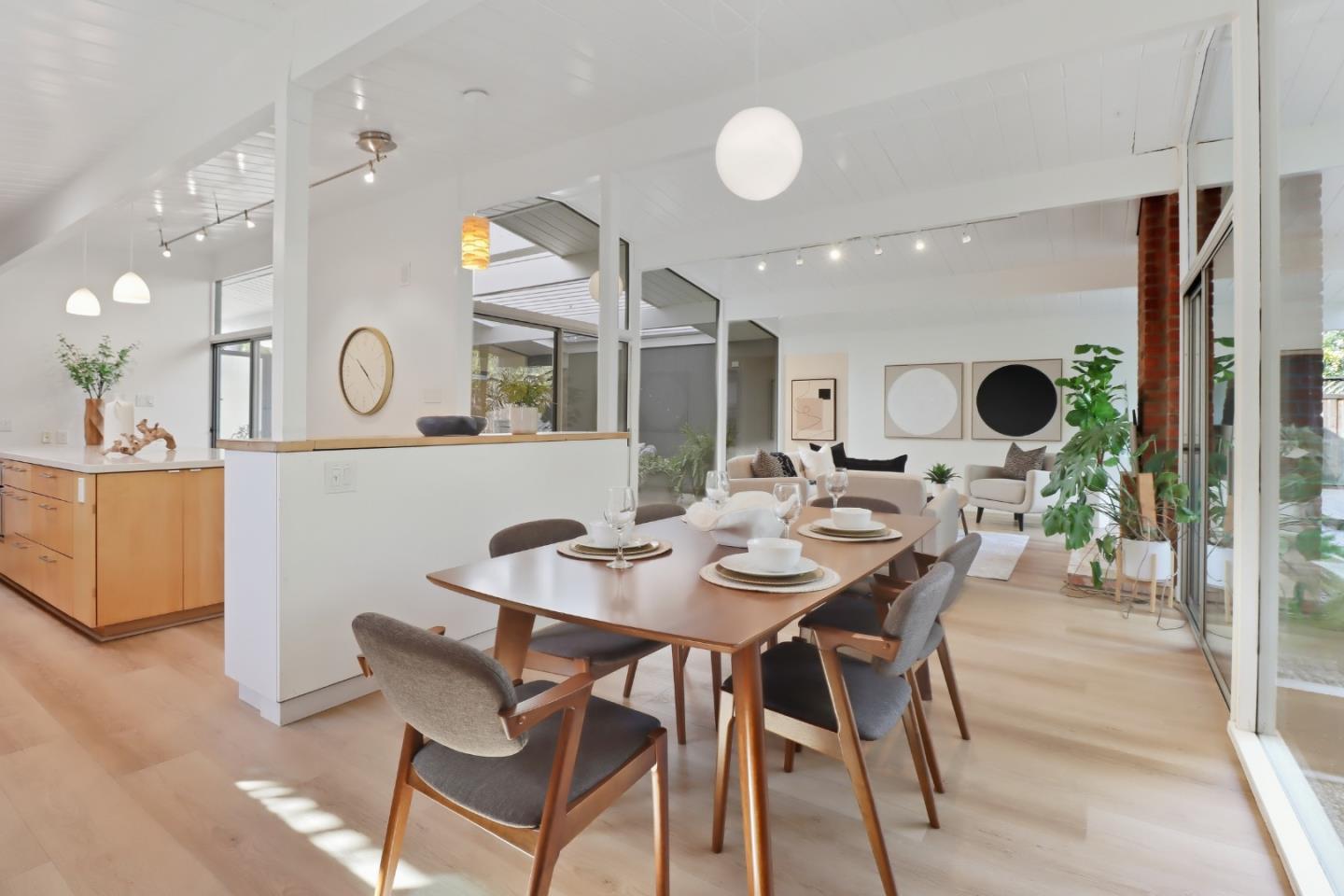 Cupertino, California, 95014, United States, 4 Bedrooms Bedrooms, ,2 BathroomsBathrooms,Residential,For Sale,1986289