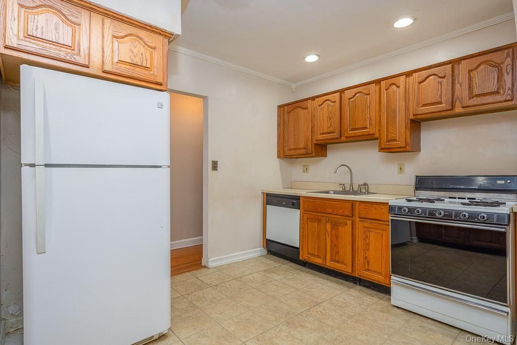Nanuet, New York, 10954, United States, 3 Bedrooms Bedrooms, ,2 BathroomsBathrooms,Residential,For Sale,1942137
