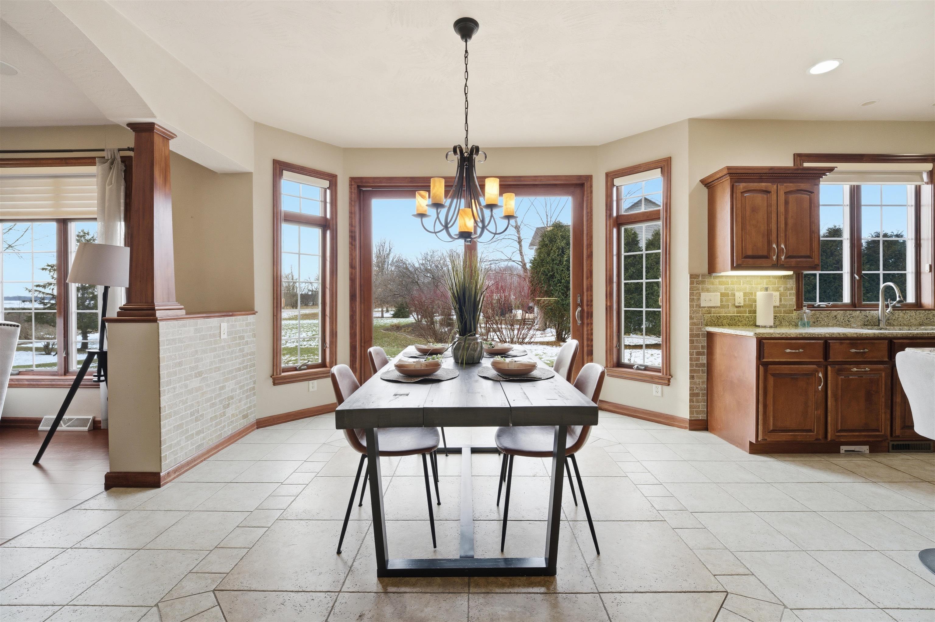 Oshkosh, Wisconsin, 54904, United States, 4 Bedrooms Bedrooms, ,4 BathroomsBathrooms,Residential,For Sale,2009649