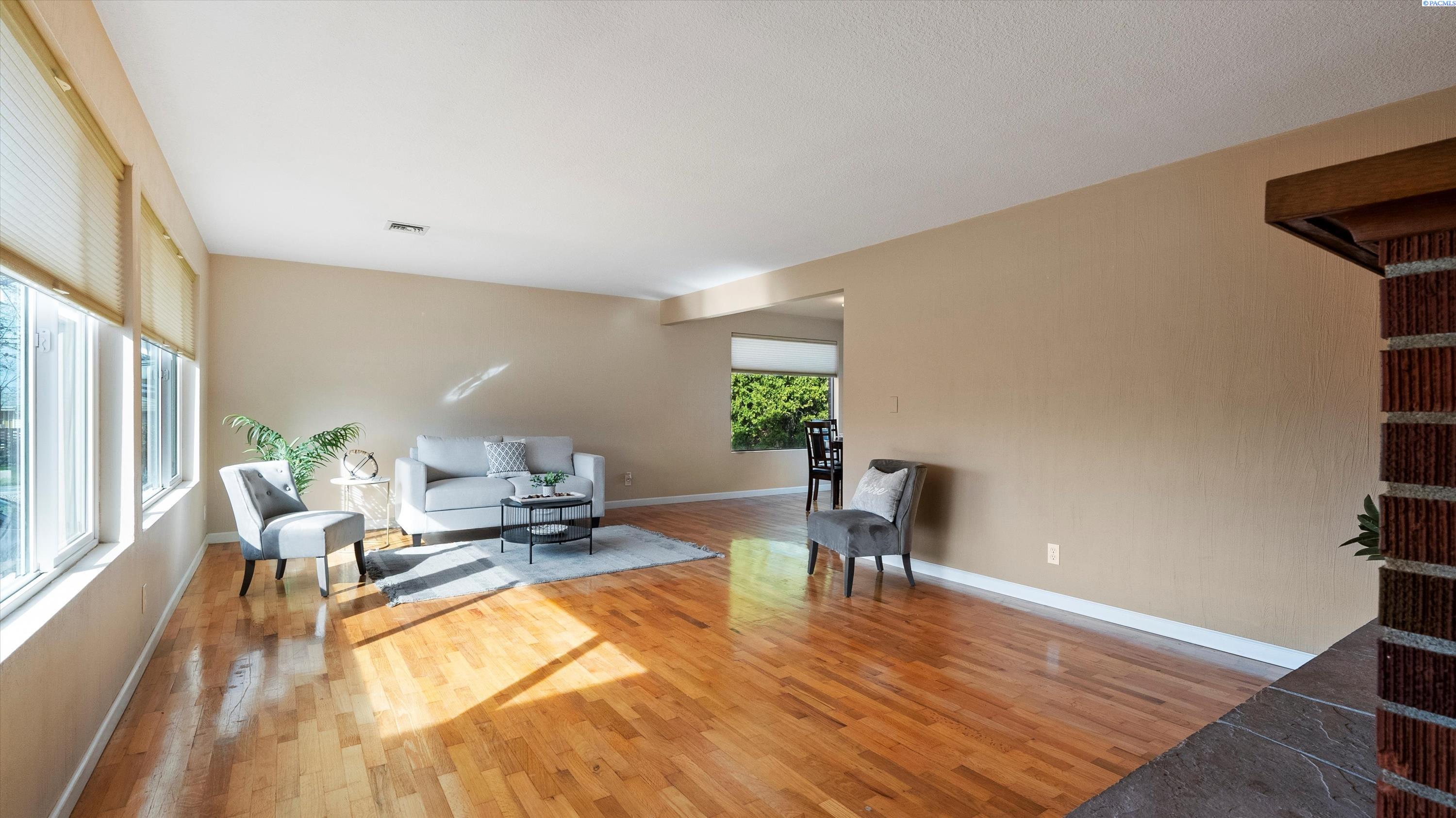 Kennewick, Washington, 99337, United States, 4 Bedrooms Bedrooms, ,2 BathroomsBathrooms,Residential,For Sale,1939902