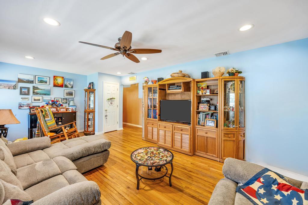 Islip Terrace, New York, 11752, United States, 3 Bedrooms Bedrooms, ,3 BathroomsBathrooms,Residential,For Sale,1898888