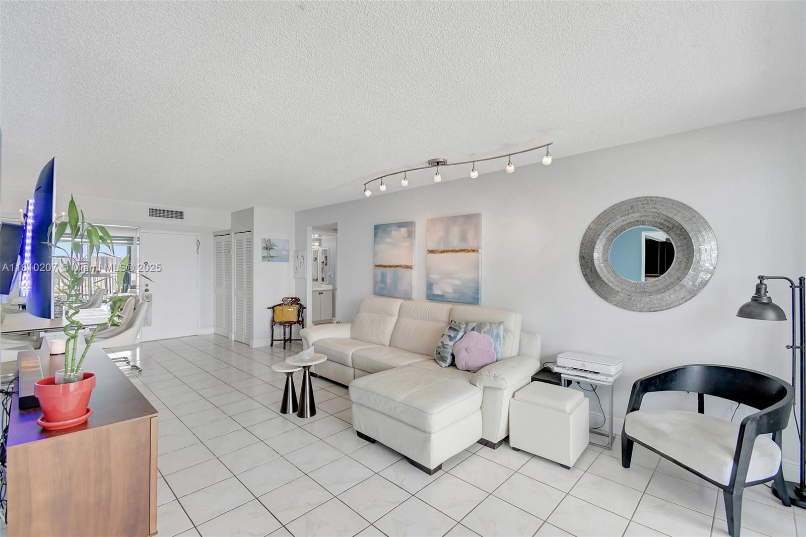 Sunny Isles Beach, Florida, 33160, United States, 2 Bedrooms Bedrooms, ,2 BathroomsBathrooms,Residential,For Sale,1837266