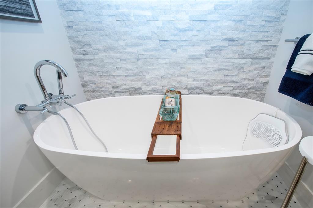 Longboat Key, Florida, 34228, United States, 2 Bedrooms Bedrooms, ,2 BathroomsBathrooms,Residential,For Sale,1993516