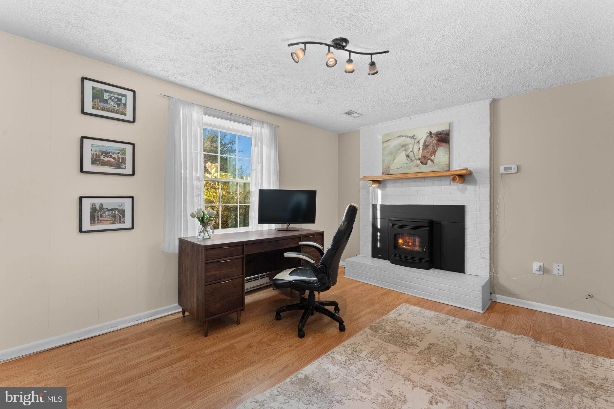 Warrenton, Virginia, 20187, United States, 3 Bedrooms Bedrooms, ,2 BathroomsBathrooms,Residential,For Sale,1987045