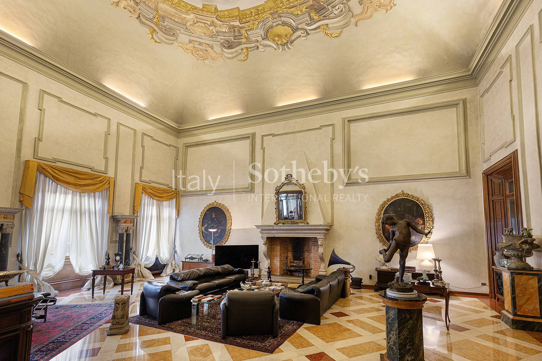  Exclusive residence with frescoes in a historic palace - 物件實景