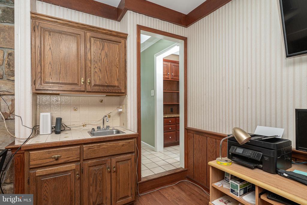 Reading, Pennsylvania, 19607, United States, 4 Bedrooms Bedrooms, ,4 BathroomsBathrooms,Residential,For Sale,1951295