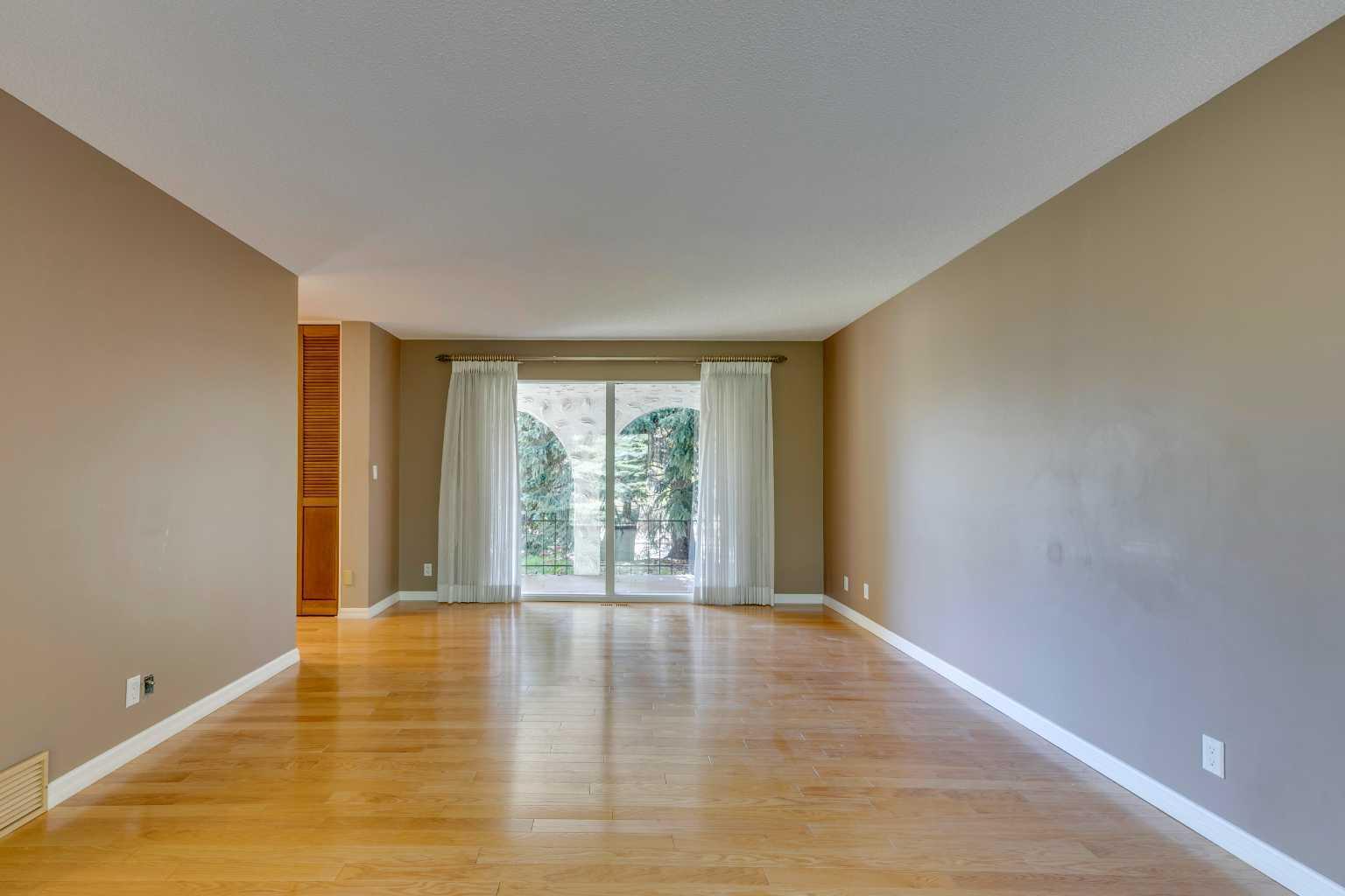 CALGARY, Alberta, T3B 2W3, CA, 7 Bedrooms Bedrooms, ,4 BathroomsBathrooms,Residential,For Sale,1988162