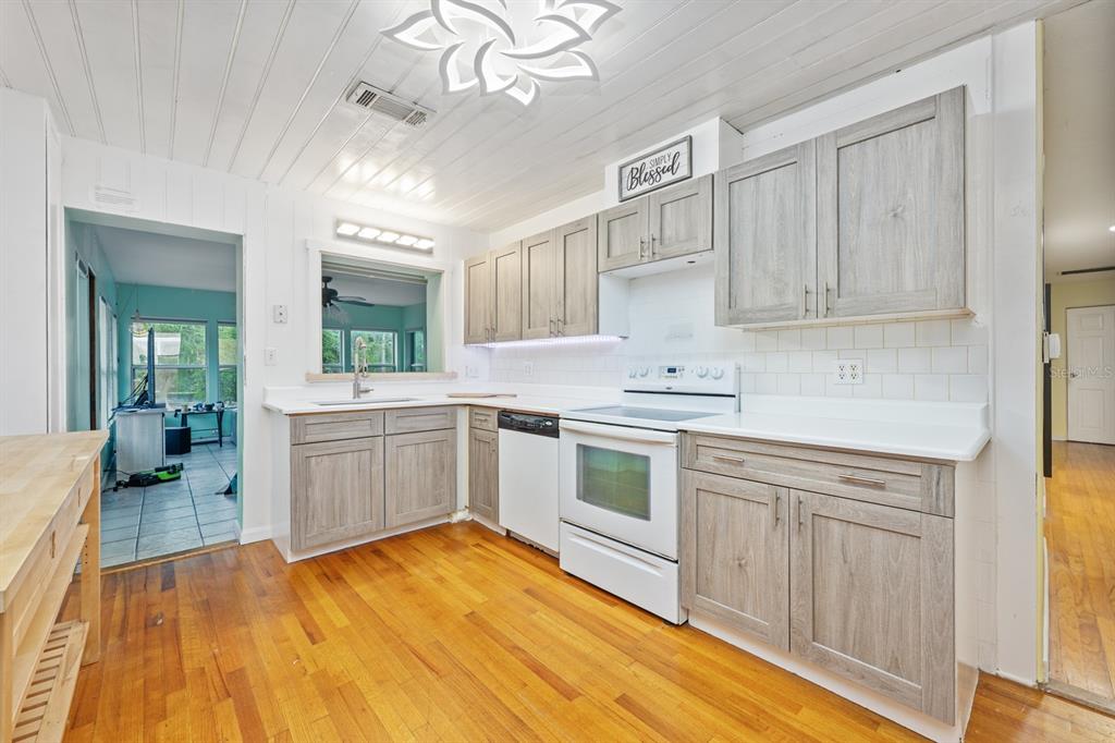 Orlando, Florida, 32805, United States, 3 Bedrooms Bedrooms, ,2 BathroomsBathrooms,Residential,For Sale,1955984