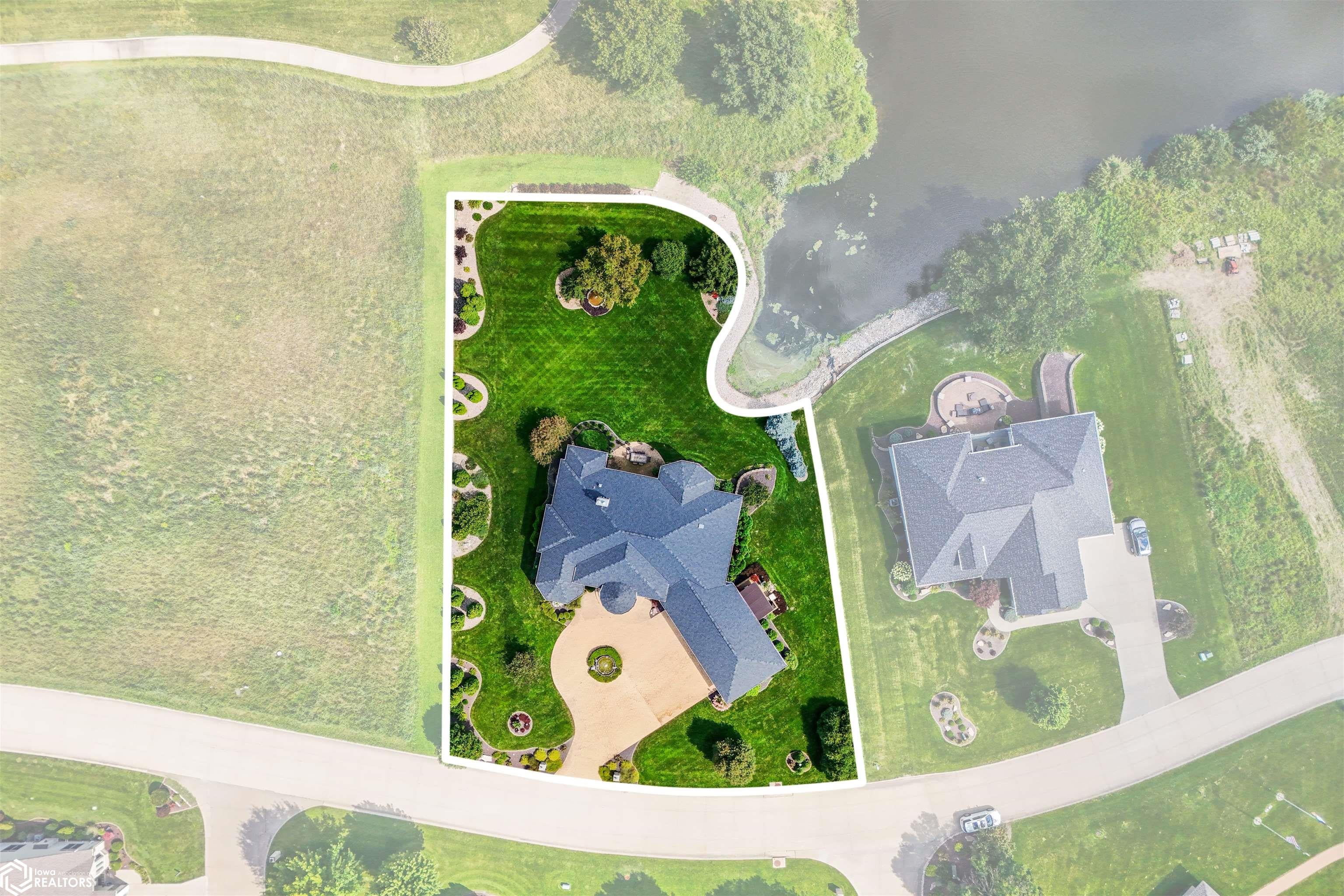 Burlington, Iowa, 52601, United States, 4 Bedrooms Bedrooms, ,5 BathroomsBathrooms,Residential,For Sale,1975547