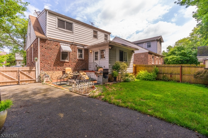 Union, New Jersey, 07083, United States, 3 Bedrooms Bedrooms, ,3 BathroomsBathrooms,Residential,For Sale,1885443