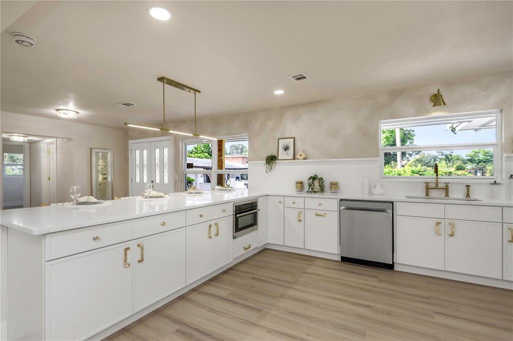 Belleair Bluffs, Florida, 33770, United States, 4 Bedrooms Bedrooms, ,3 BathroomsBathrooms,Residential,For Sale,1906119