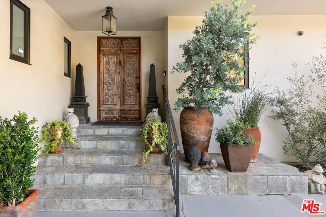 Los Angeles, California, 90049, United States, 4 Bedrooms Bedrooms, ,1 BathroomBathrooms,Residential,For Sale,1991602