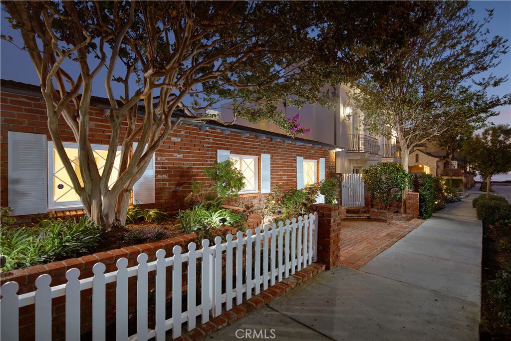 Corona del Mar, California, 92625, United States, 3 Bedrooms Bedrooms, ,Residential,For Sale,1932614