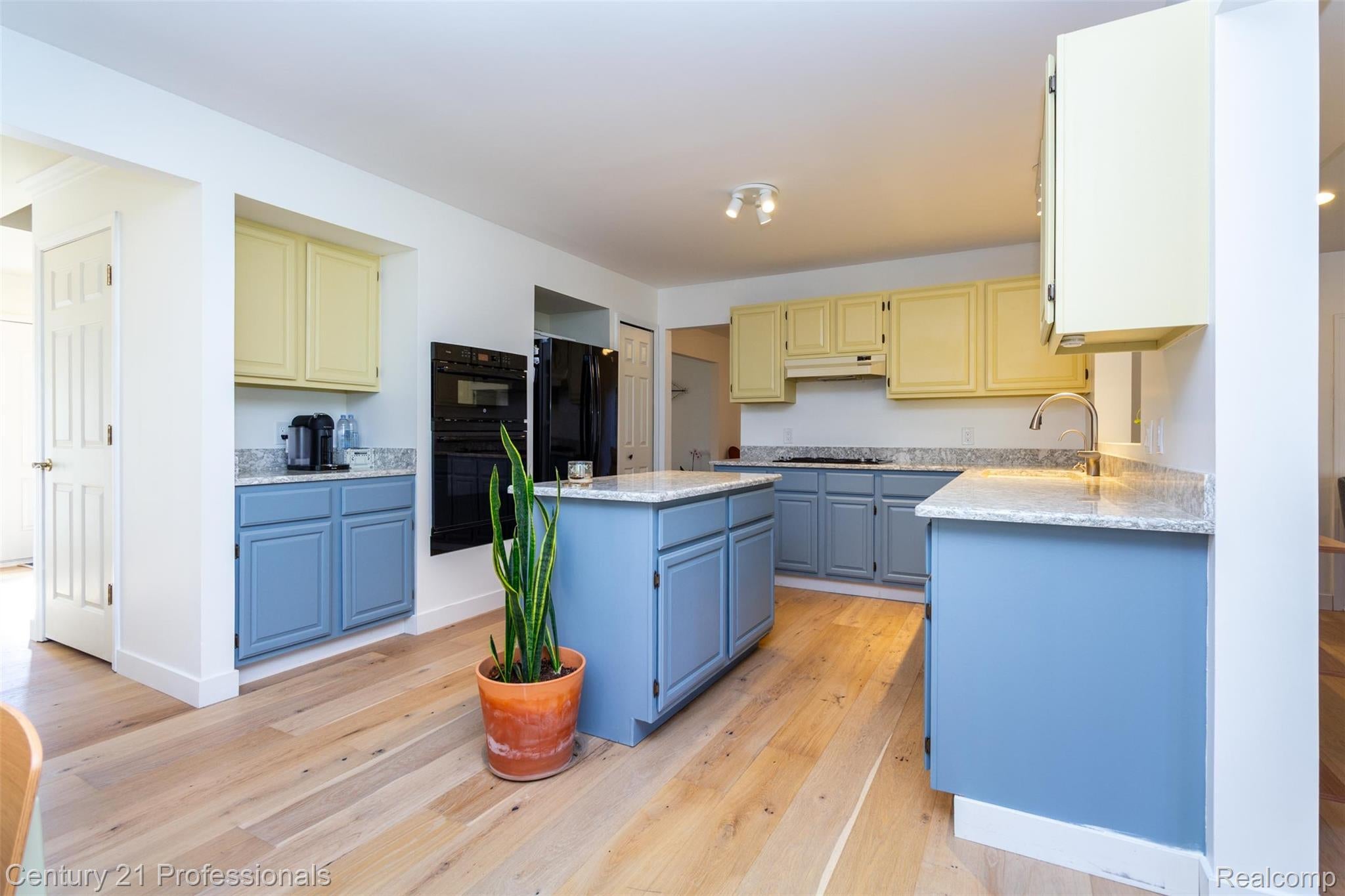 Troy, Michigan, 48084, United States, 4 Bedrooms Bedrooms, ,3 BathroomsBathrooms,Residential,For Sale,1976121