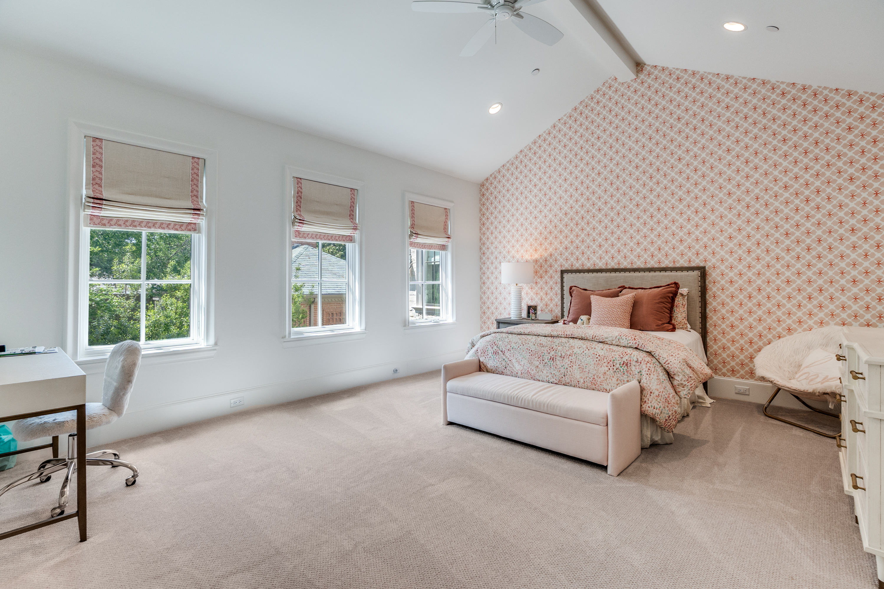  Timeless Home With Designer Finishes Located in University Park - 物件實景