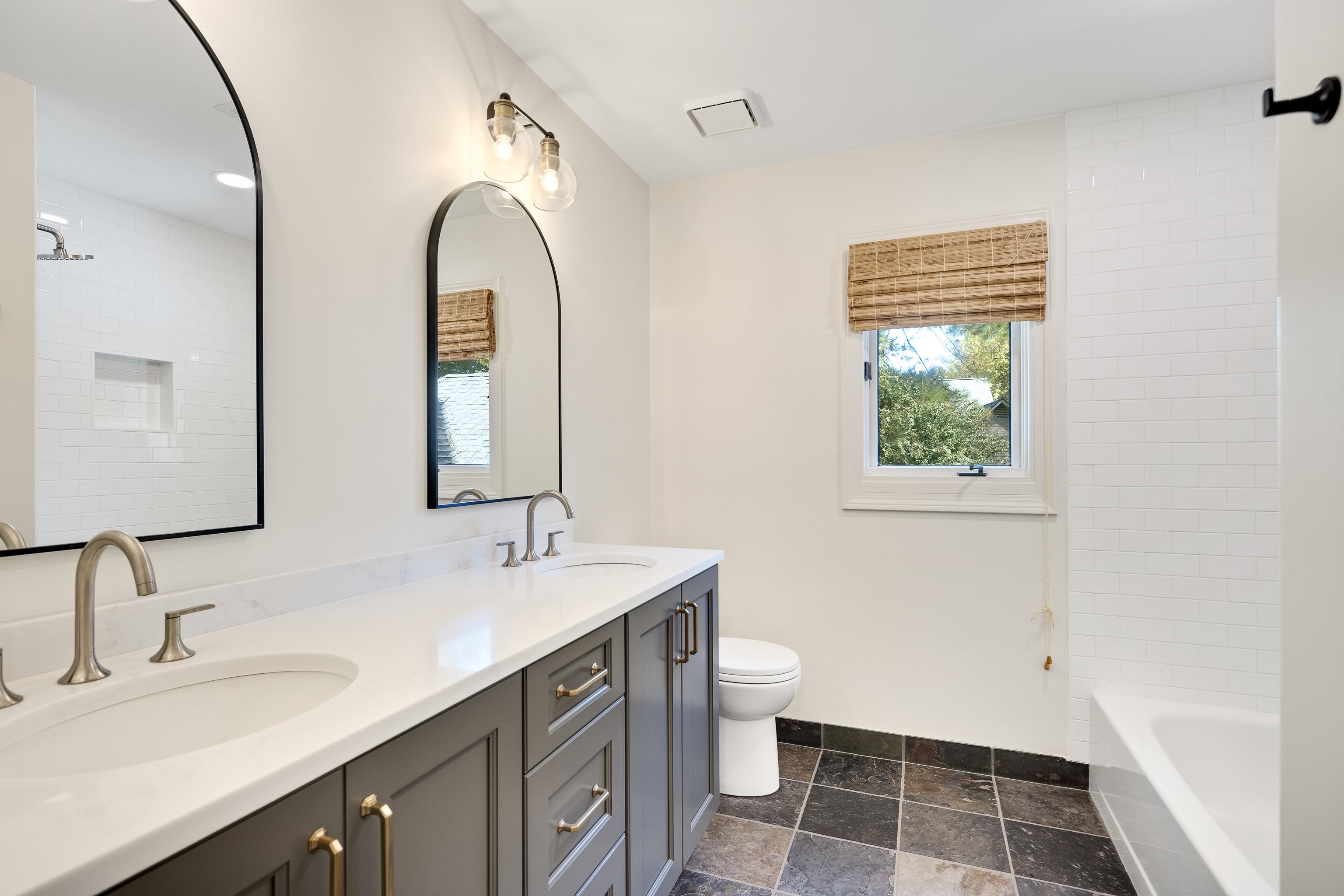 Germantown, Tennessee, 38139, United States, 4 Bedrooms Bedrooms, ,4 BathroomsBathrooms,Residential,For Sale,1985458