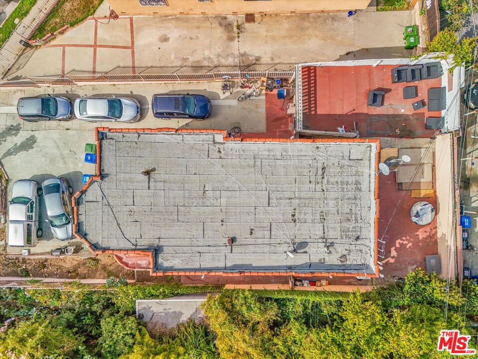 Los Angeles, California, 90019, United States, 6 Bedrooms Bedrooms, ,Residential,For Sale,1987981