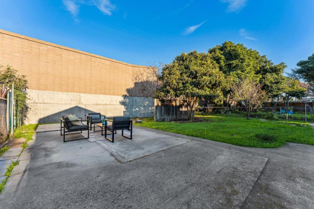 San Leandro, California, 94577, United States, 3 Bedrooms Bedrooms, ,2 BathroomsBathrooms,Residential,For Sale,2008964