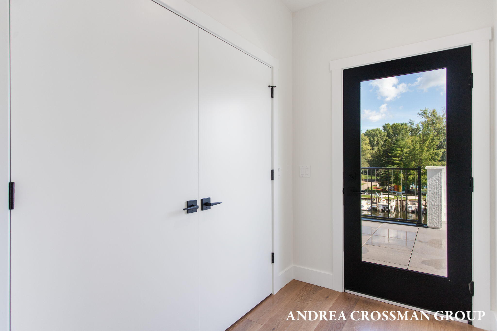 South Haven, Michigan, 49090, United States, 3 Bedrooms Bedrooms, ,3 BathroomsBathrooms,Residential,For Sale,1987512