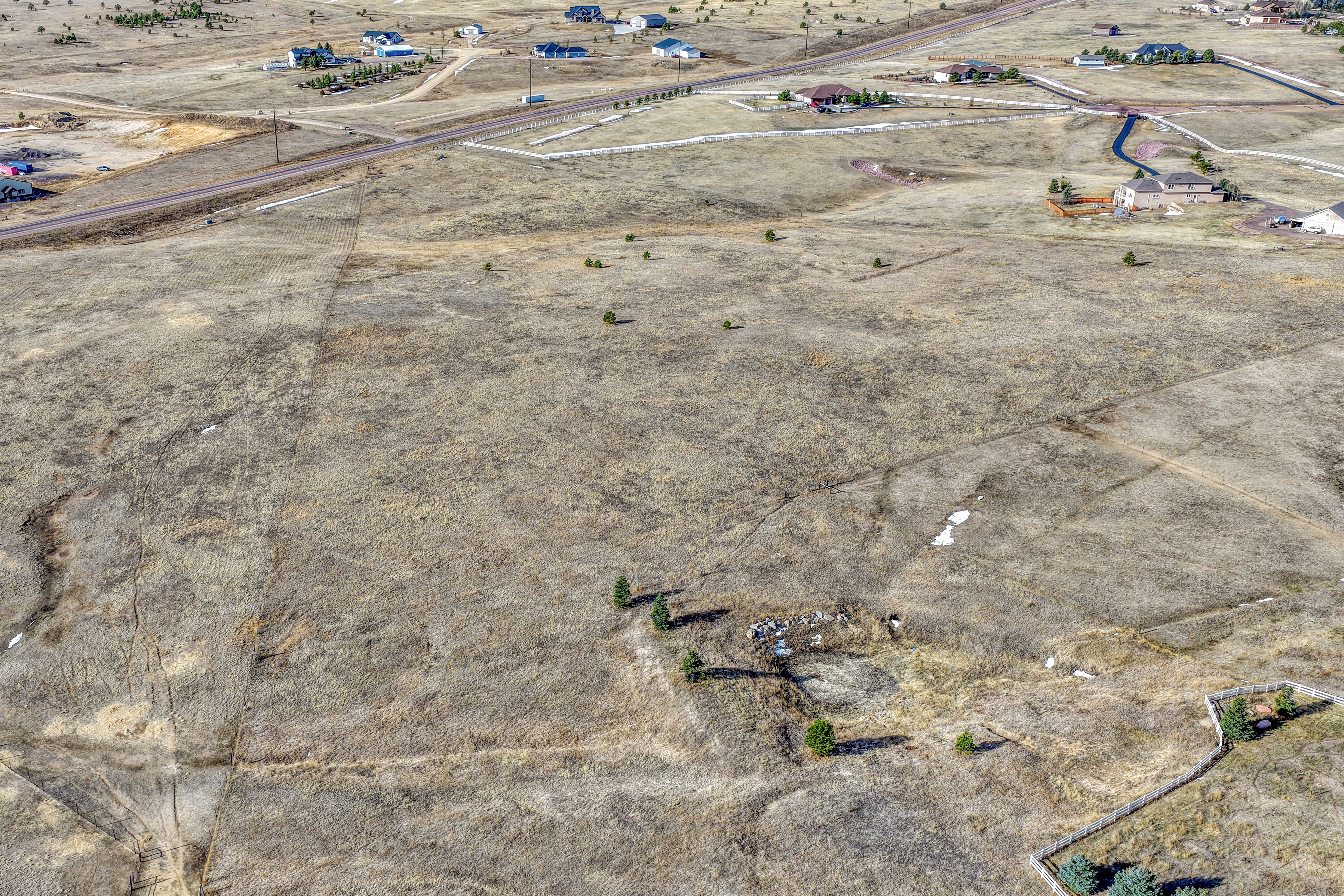  5 acres with mountain views in sought after Black Forest - 物件實景