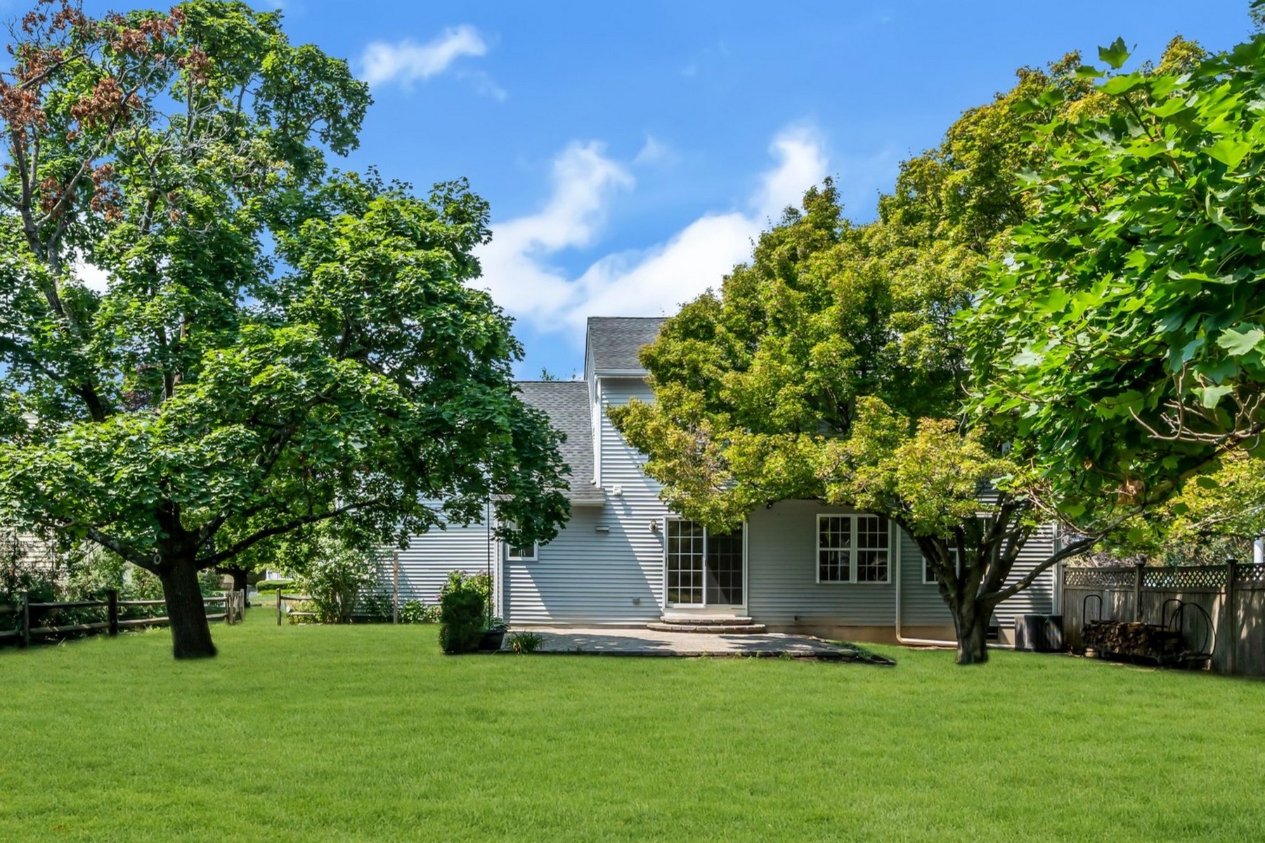  Charming Fair Haven Colonial - 物件實景