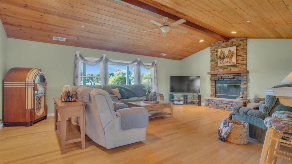 Salinas, California, 93907, United States, 3 Bedrooms Bedrooms, ,3 BathroomsBathrooms,Residential,For Sale,2000331