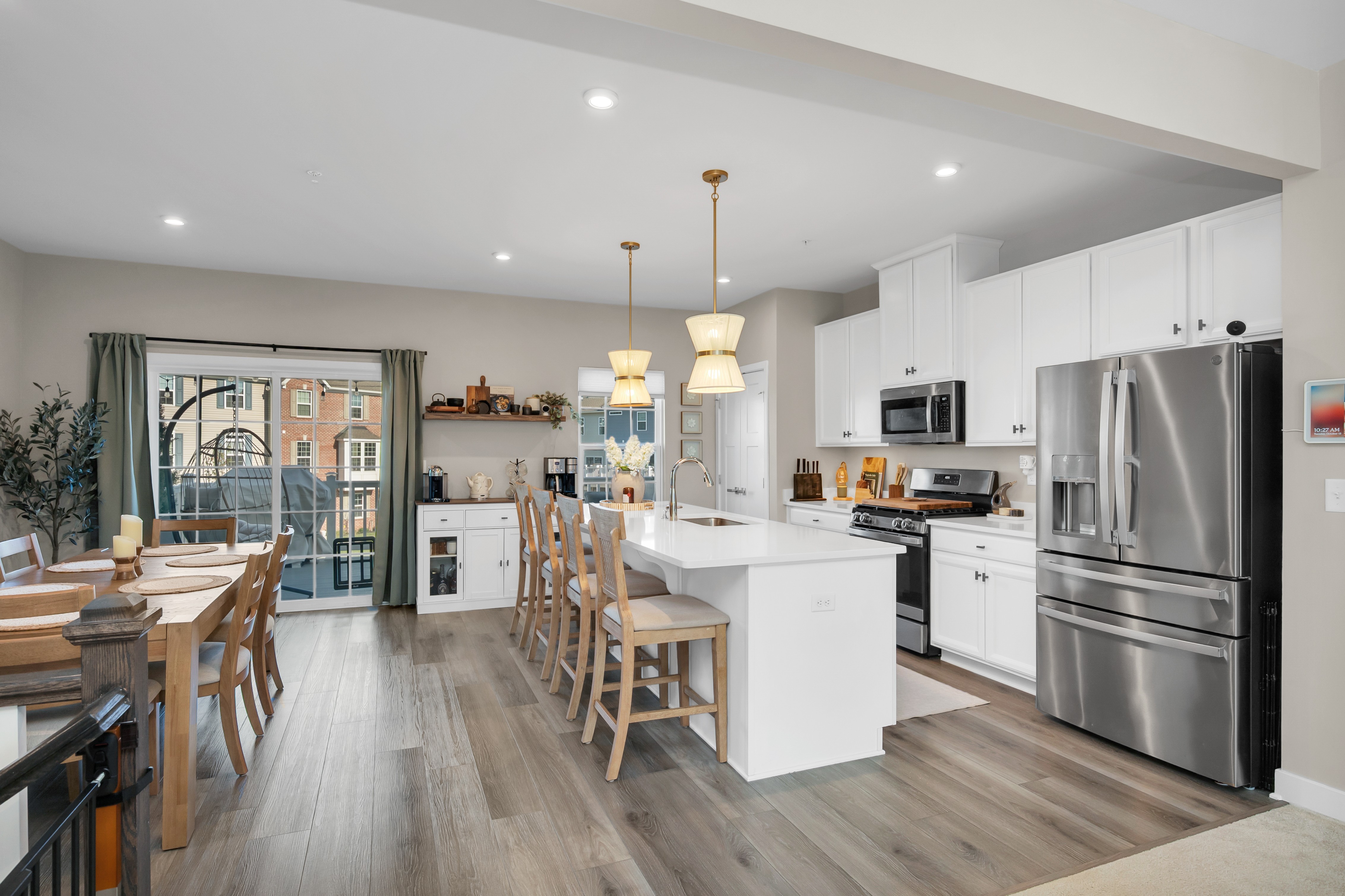  3-Bedroom, 2 full & 2 ½-Bath Townhome at Anchors @Glassworks - 物件實景
