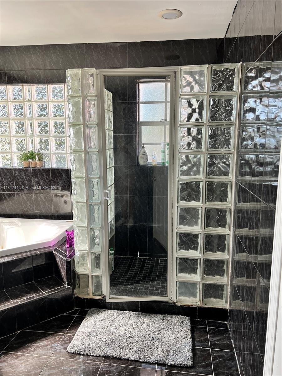 Miami, Florida, 33155, United States, 6 Bedrooms Bedrooms, ,4 BathroomsBathrooms,Residential,For Sale,1979278