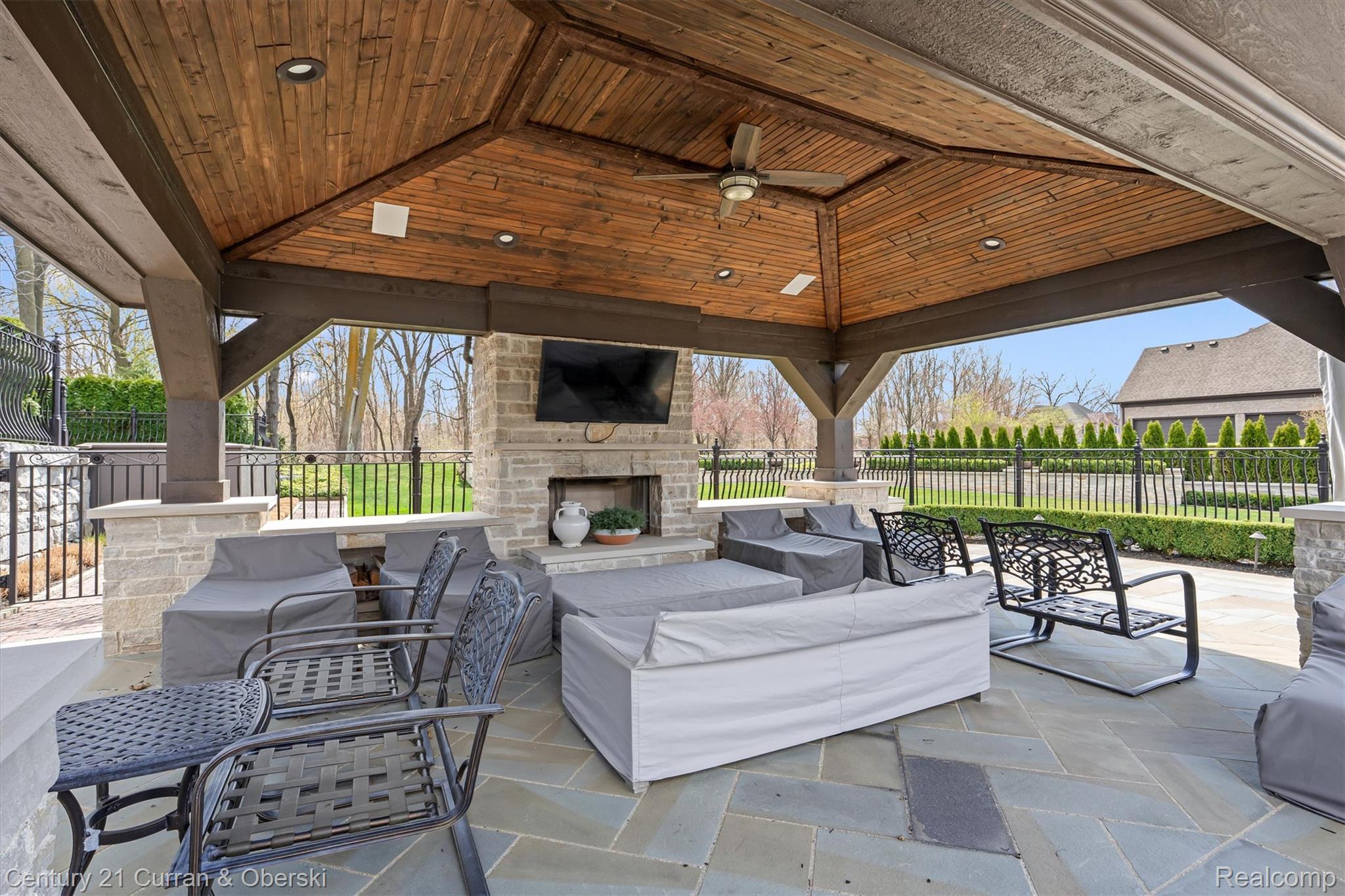 Northville, Michigan, 48168, United States, 4 Bedrooms Bedrooms, ,7 BathroomsBathrooms,Residential,For Sale,2038864