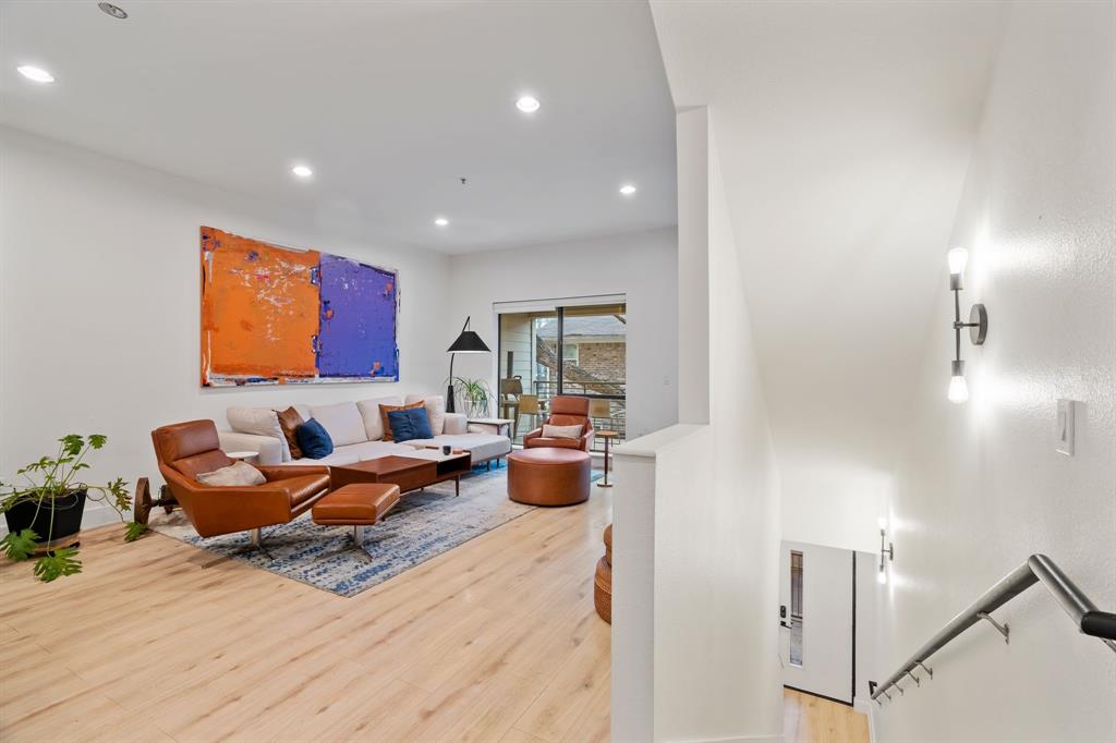 Dallas, Texas, 75219, United States, 2 Bedrooms Bedrooms, ,3 BathroomsBathrooms,Residential,For Sale,1911883