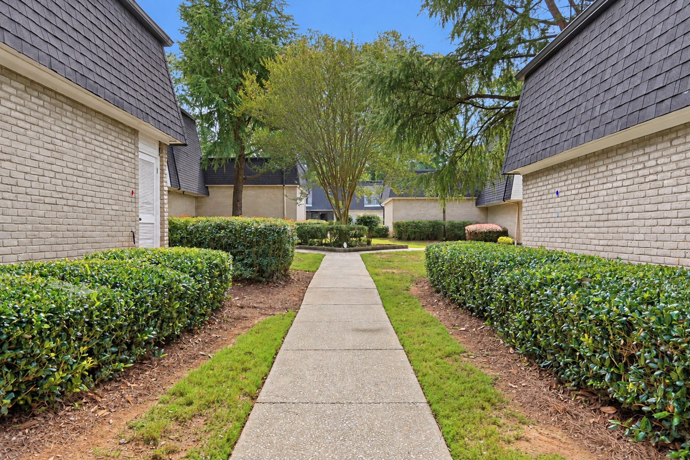  Tucked within The Cloisters in Sandy Springs - 物件實景